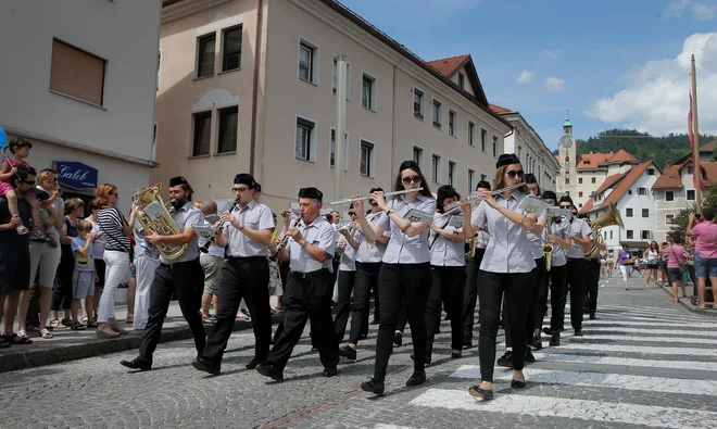 Poklon 355. obletnici Godbenega društva rudarjev Idrija ne bo umanjkal. FOTO: Jože Suhadolnik/Delo