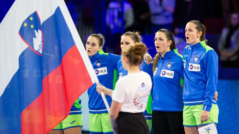 Fotografija: Slovensko žensko rokometno reprezentanco čaka na letošnjem evropskem prvenstvu na Danskem in Norveškem težko delo. FOTO: Jure Eržen