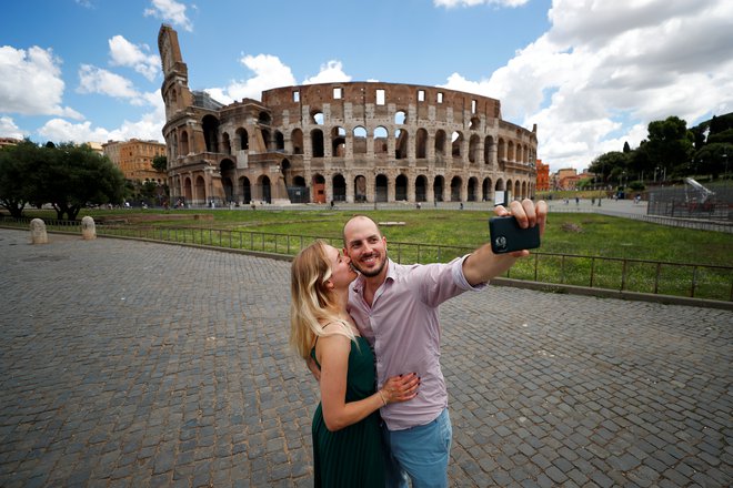 V Italiji pričakujejo izpad turističnih prihodkov v višini 3,2 milijarde evrov. FOTO: Guglielmo Mangiapane/Reuters