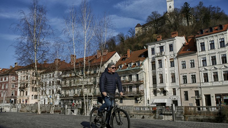 Fotografija: Kolesarjenje je v Ljubljani vedno bolj priljubljena oblika mobilnosti. FOTO: Blaž Samec/Delo