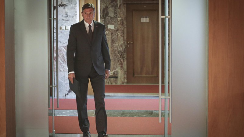 Fotografija: Borut Pahor ocenjuje, da bi bile volitve v državni zbor po trenutno veljavni zakonodaji še dopustne. FOTO: Jože Suhadolnik/Delo