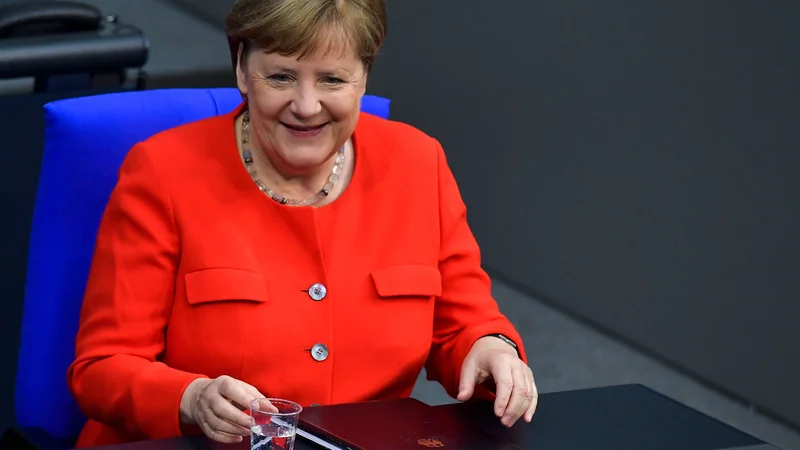 Fotografija: Nemška kanclerka Angela Merkel je pred današnjim vrhom ocenila, da bi bilo najbolje, če bi dosegli kompromis o proračunu EU in programu za okrevanje pred poletnimi počitnicami. FOTO: Tobias Schwarz/AFP