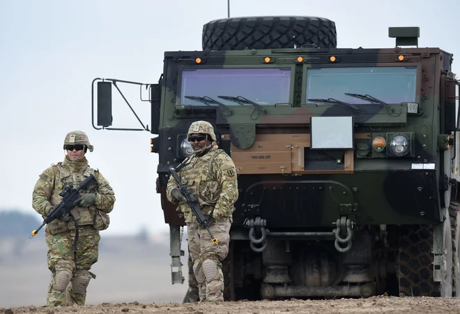 Ameriški vojaki  v nemškem Grafenwöhru. FOTO: Christof Stache/AFP