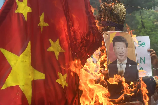 Xi Jinping si želi utrditi oblast in svojemu ljudstvu dokazati, da ne bo nihče več od zunaj &ndash; ne Amerika ne Indija &ndash; izzival svete zemlje pod kitajsko suvereniteto. FOTO: Dibyangshu Sarkar/AFP