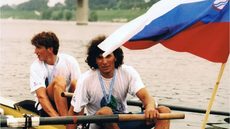 Fotografija: Iztok Čop in Denis Žvegelj sta 1. avgusta 1991 na svetovnem prvenstvu na Dunaju osvojila srebrno kolajno v dvojcu brez krmarja Foto: Veslaška Zveza Slovenije