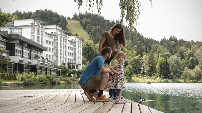 Fotografija: Turisti, turizem, na Bledu, Slovenija, 19. junija 2020.
[Bled,Blejsko jezero,jezera,turizem,turisti]