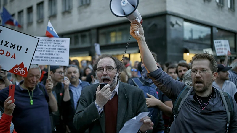 Fotografija: Protestniki namervajo vztrajati »dokler bo treba«. FOTO: Blaž Samec