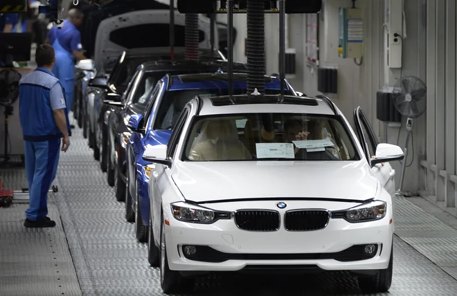 Nemški BMW bo svojo delovno silo zmanjšal za 6 tisoč ljudi.<br />
Foto Christof Stache/AFP