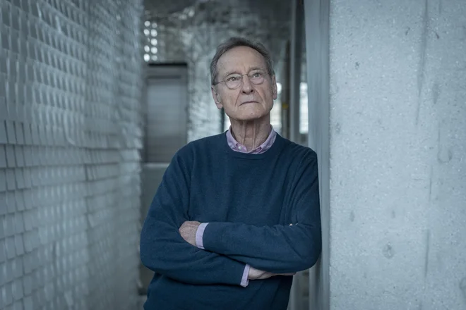 Bernhard Schlink: Mislim, da je Kate s svojo igralsko sposobnostjo ujela vse odtenke, tudi Hannino ranljivost, tudi njen pogum. Toda če bi bili vsi, ki so počeli strašne stvari, videti kot pošasti, bi bil to zelo preprost svet. FOTO: Voranc Vogel/Delo