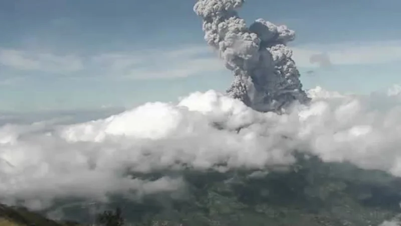 Fotografija: Merapi je zadnje čase znova zelo aktiven. FOTO: BPPTKG/AFP