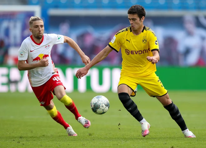 Kevin Kampl (levo) se je kot lev boril za vsako žogo, vendar ni mogel preprečiti Leipzigovega poraza. FOTO: Reuters
