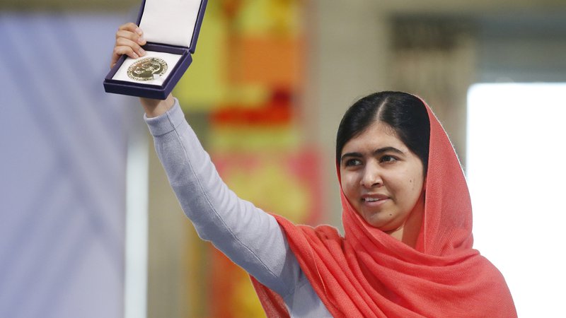 Fotografija: Malala Jusufzaj med podelitvijo Nobelovih nagrad leta 2014. FOTO: Reuters