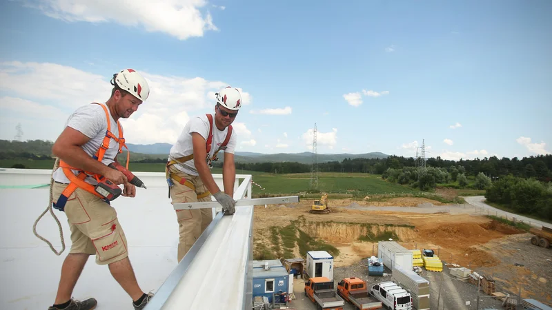 Fotografija: Slovensko gospodarstvo je lani poslovalo z desetino večjim čistim dobičkom. FOTO: Jure Eržen/Delo