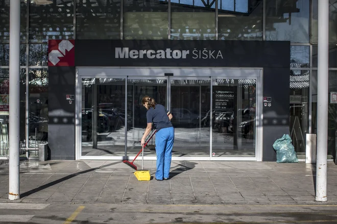 Mora glede nedeljskega dela se za trgovce še ni končala. FOTO Voranc Vogel/Delo
