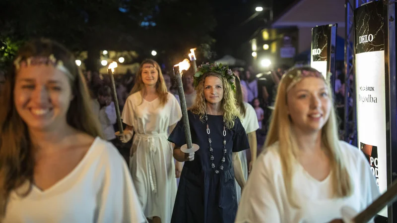 Fotografija: Lani je na Rožniku slavila šele tretja pisateljica v kresnikovi zgodovini, Bronja Žakelj z romanom Belo se pere na devetdeset. FOTO: Voranc Vogel/Delo