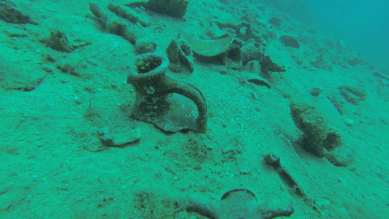Fotografija: Podvodni arheolog Velimir Vrzić konkretnejših podatkov o točki odkritja zaradi možnosti kraje ni objavil, a jih je sporočil kulturnemu ministrstvu. FOTO: Velimir Vrzić