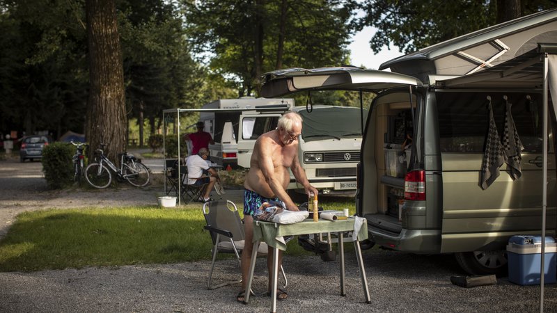 Fotografija: Nizozemci so tretji najpomembnejši gostje v slovenskih kampih, lani so opravili 300.000 nočitev. FOTO: Voranc Vogel/Delo