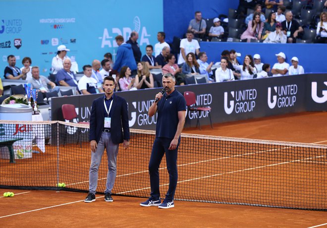 Goran Ivanišević je gledalcem v Zadru sporočil, da se finale ne bo igral zaradi okužbe pri Grigorju Dimitrovu. FOTO: Reuters