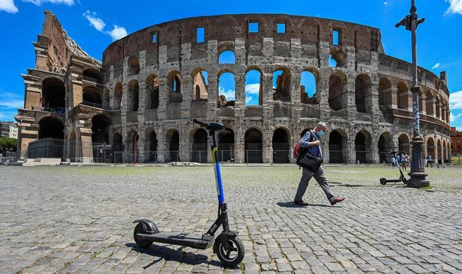 Italija je na listi držav, kamor je možen vstop brez omejitev. FOTO: Vincenzo Pinto/AFP