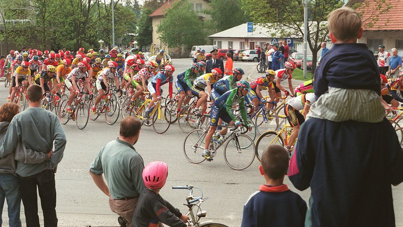 Fotografija: Tudi v jugoslovanskih časih so slovenskim kolesarjem pripadale vidne vloge. FOTO: Marko Feist/Delo