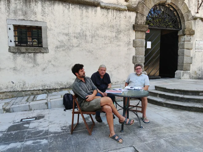 Organizatorji festivala <em>Glasbe sveta</em>: (od leve proti desni) Tadej Stolič, Vladimir Peruničič in Aleks Vičič. FOTO: Goriški muzej