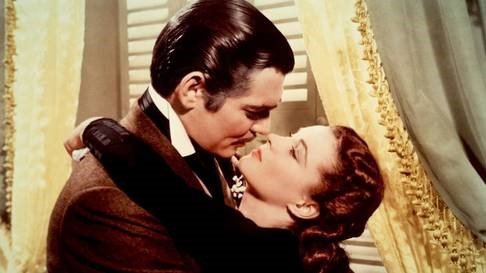 Fotografija: Skoraj štiriurno filmsko sago V vrtincu je posnel Victor Fleming, glavna junaka sta Scarlett O'Hara (Vivien Leigh) in Rhett Butler (Clark Gable).