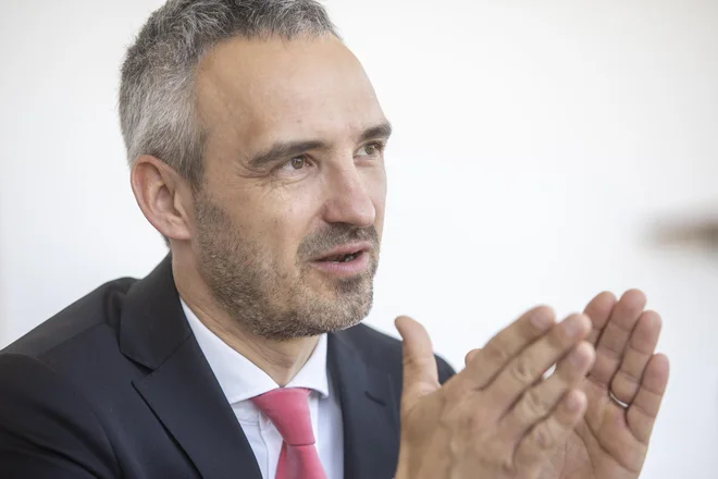 Janez Cigler Kralj je dejal, da so z novelo protikoronskega zakona prisluhnili delodajalcem. FOTO: Voranc Vogel/Delo