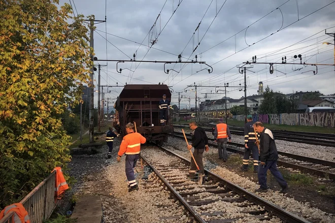 Kaj jih čaka po dopustu, če odidejo domov? Karantena zagotovo&nbsp;... FOTO: Jure Eržen/Delo
