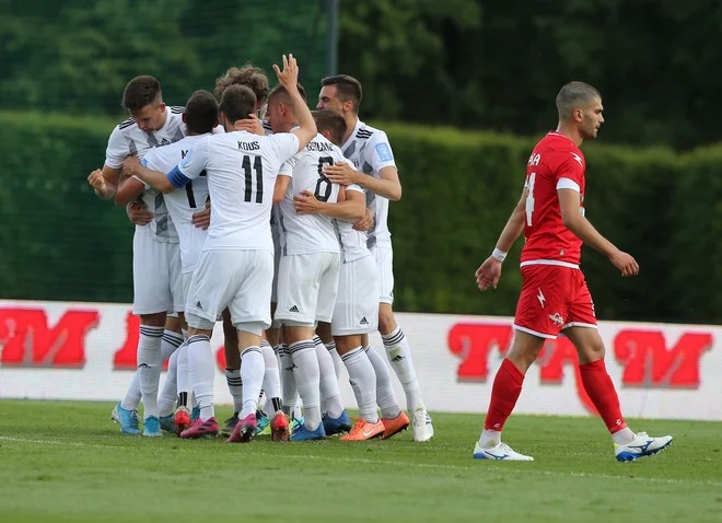 Mura je favorit v prekmurskem finalu. FOTO: Jože Suhadolnik/Delo