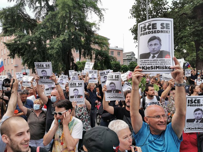 Zbrani se sprašujejo, kje je predsednik RS Borut Pahor. FOTO: Jože Suhadolnik/Delo