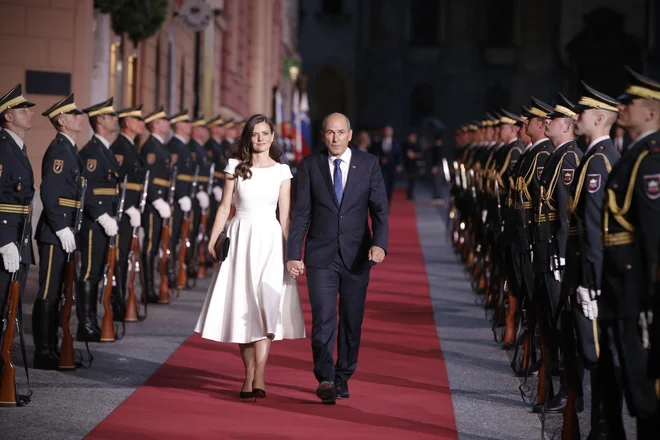 Premier Janez Janša je v poslanici ob dnevu državnosti spomnil na začetke osamosvajanja Slovenije in takratno povezanost slovenskega naroda. FOTO: Jure Eržen/Delo