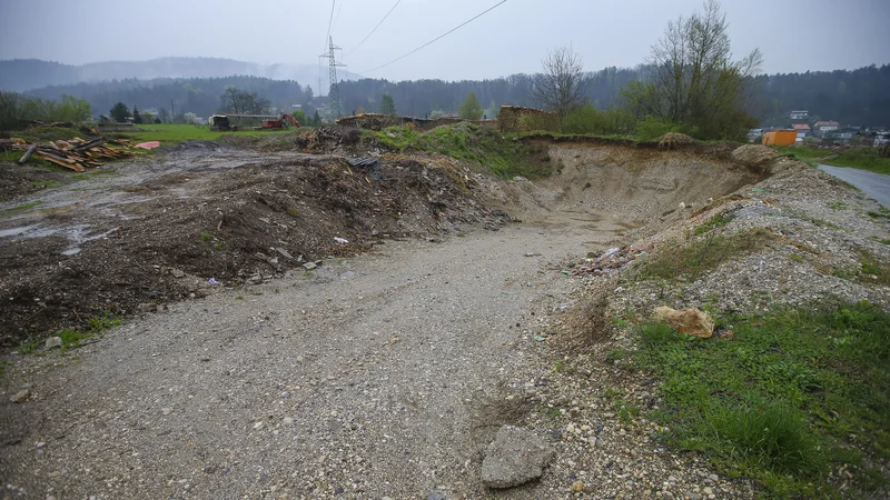 Fotografija: Dovoz do gramoznice je logičen začetek obvoznice. FOTO Jože Suhadolnik/Delo