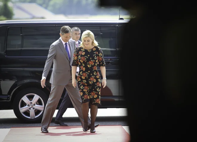 Kolinda Grabar Kitarović je v Zagrebu ponovila, da je Hrvaška odstopila od arbitražnega postopka, ki je kompromitiran. FOTO: Jože Suhadolnik/Delo