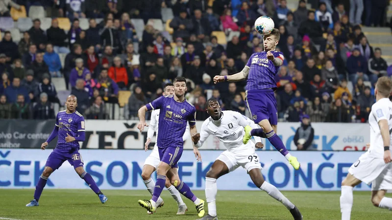 Prihajajoči derbi Olimpije in Maribora privablja pozornost tudi v naši soseščini. FOTO: Leon Vidic/Delo