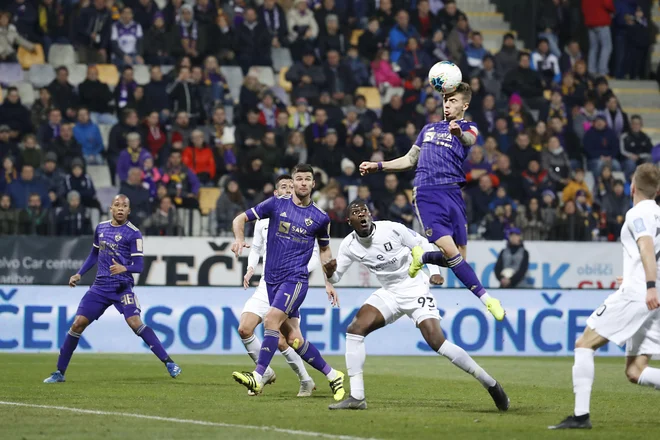 Prihajajoči derbi Olimpije in Maribora privablja pozornost tudi v naši soseščini. FOTO: Leon Vidic/Delo