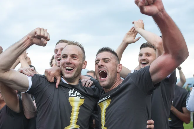 Matic Maruško (levo) in najboljši soboški strelec Amadej Maroša sta si dala duška po velikem zmagoslavju v prekmurskem derbiju. FOTO: Jure Banfi/Sobotainfo