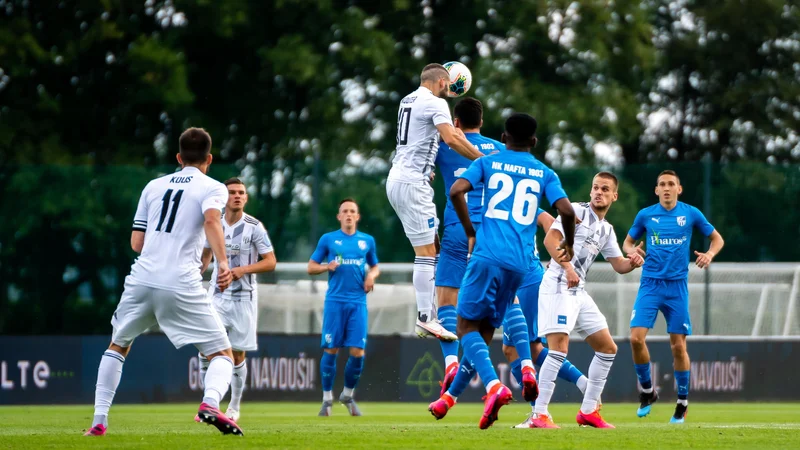 Fotografija: Kljub velikem rivalstvu med Mursko Soboto in Lendavo prekmurski finale brez gledalcev ni ponudil tega, kar bi lahko, če bi igrali v Fazaneriji. FOTO: Damjan Končar/NZS