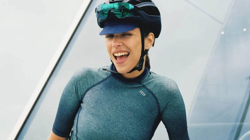 Fotografija: Koliko dodatnih oblačil vzeti s seboj na kolo je odvisno od tega, kako »zmrznjene« narave ste. FOTO: Susy cyclewear