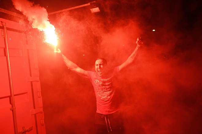 Slavje navijačev Liverpoola takoj po koncu tekme v Londonu.  FOTO: Oli Scarff/AFP