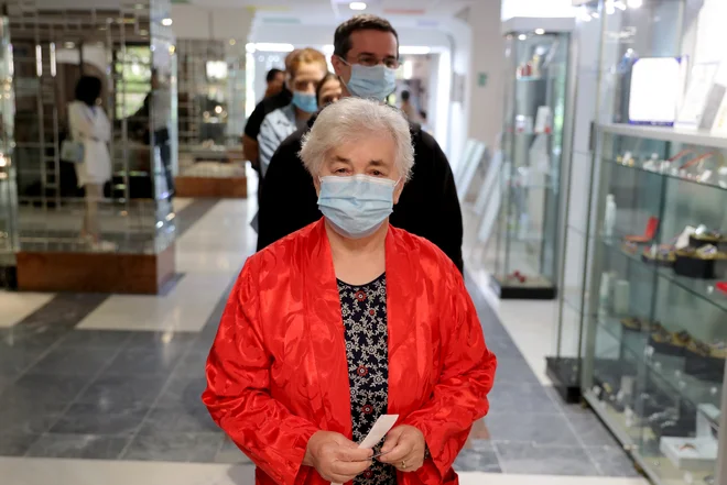 V Srbiji razmišljajo, kako zajeziti virus. FOTO: Marko Djurica/Reuters