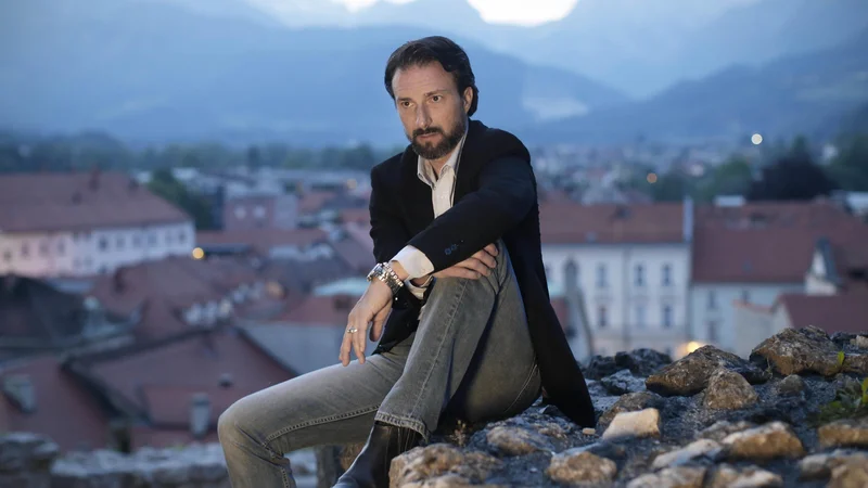 Andraž Teršek: &raquo;Človekovi možgani so njegov največji lažnivec, zato nam najbolj laže ravno naš lastni jaz.&laquo; FOTO: Jure Eržen/Delo