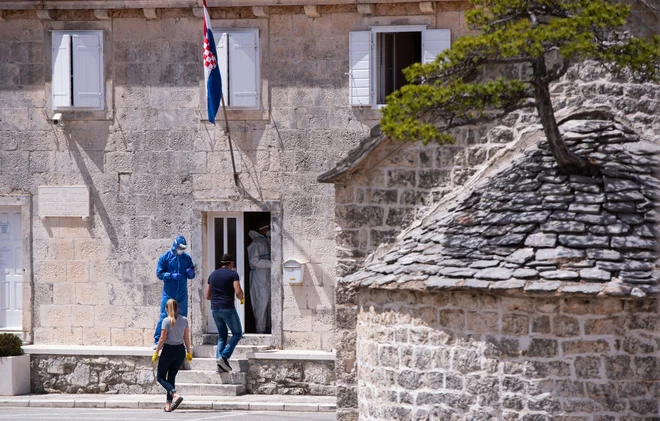 Pred kratkim je bil žarišče otok Brač. FOTO: Tom Dubravec/Cropix&nbsp;