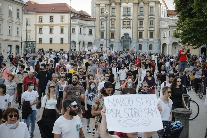 Današnji shod se je zaključil na Kongresnem trgu. FOTO: Uroš Hočevar/Delo