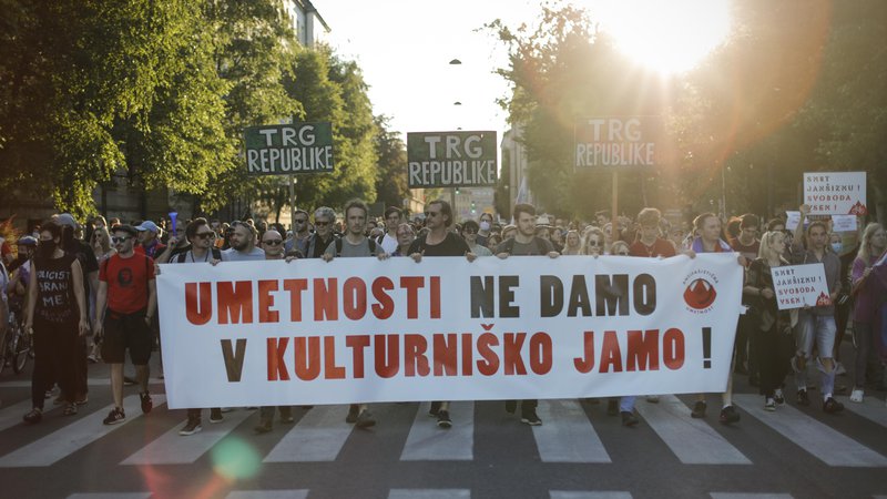 Fotografija: Tudi današnji protivladni protest je bil množično obiskan. FOTO: Uroš Hočevar/Delo