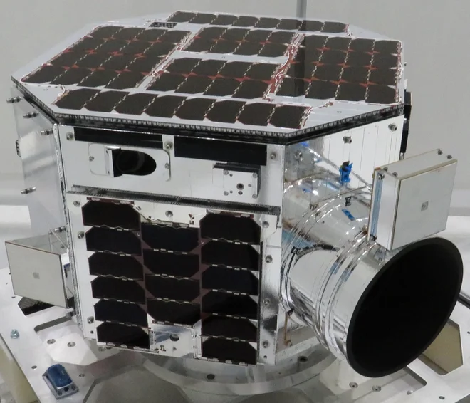 Mikrosatelit Nemo HD, ki tehta 65 kilogramov, bo v orbiti pet let. Je prototip mikrosatelita za interaktivno daljinsko zaznavanje z veliko natančnostjo, ki bo omogočal zajem multispektralnih podob zemeljske površine in snemanje videa visoke ločljivosti v