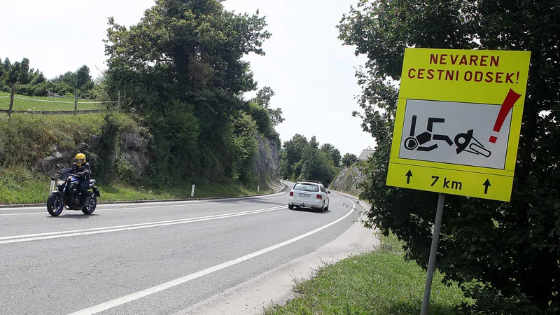 Fotografija: Lepo vreme je na plano zvabilo številne motoriste. FOTO: Mavric Pivk/Delo