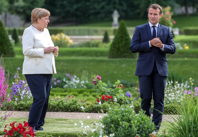 Angela Merkel in Emmanuel Macron sta govorila tudi o drugih velikih izzivih sedemindvajseterice. FOTO: Hayoung Jeon/Reuters