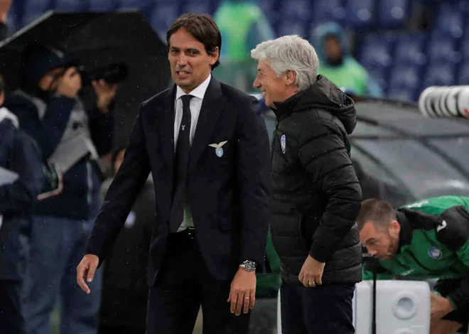 Simone Inzaghi (levo) in Gian Piero Gasperini sta se pred tednom dni pomerila med seboj, boljši je bil izkušenejši Atalantin prvi mož. FOTO: Ciro De Luca/Reuters