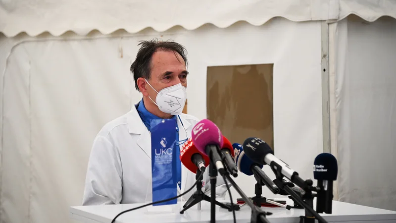 Fotografija: Vojko Flis, direktor UKC Maribor bo moral reorganizirati delo v hiši. To pa ne bo lahko, saj je poleg naraščajočega števila okuženih še čas dopustov. Foto: UKC Maribor