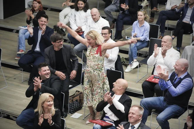 Slavnostna podelitev Michelinovih zvezdic najboljšim restavracijam in chefom na Ljubljanskem gradu, kjer je Ana Roš slavila z dvema zvezdicama. FOTO: Uroš Hočevar/Delo